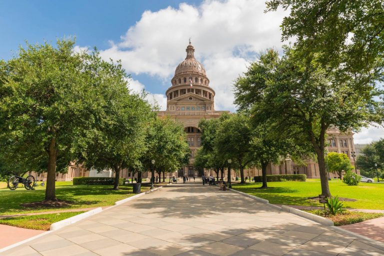 https://kidventure.com/wp-content/uploads/2023/12/1_best-spots-in-austin-for-a-family-picnic-Great-Walk-Texas-Capitol-Building-768x512.jpg